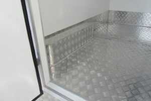 Constructor de carrocerías para camiones frigoríficos CKD/SKD