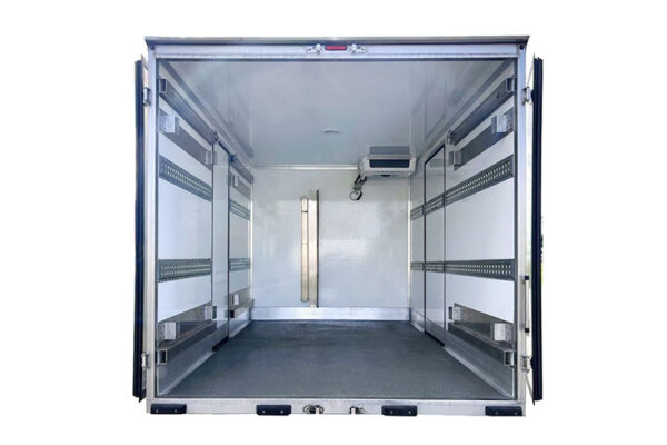 Carrocería de camión frigorífico ligero fabricada con paneles aislantes de PRFV - Image 2