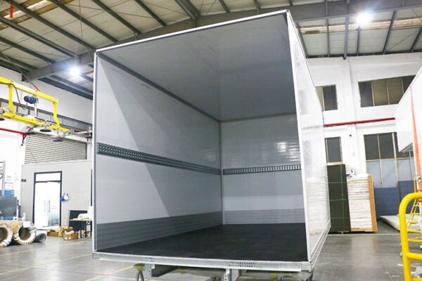 Fabricantes de carrocerías para camiones con caja de carga para entrega en China - Image 3