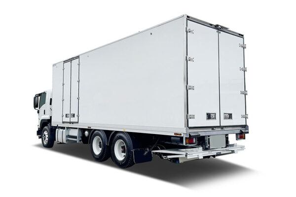 Camión refrigerado de PRFV de 7,6 m con 12 palés y puerta lateral - Image 4