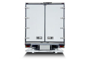 Camión refrigerado de PRFV de 7,6 m con 12 palés y puerta lateral
