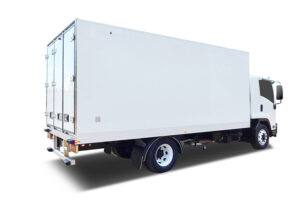 Camión refrigerado de servicio mediano de 5,3 m con 8 palés y tres puertas traseras