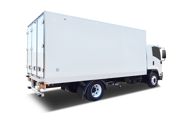Camión refrigerado de servicio mediano de 5,3 m con 8 palés y tres puertas traseras