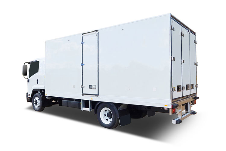 Camión refrigerado de servicio mediano de 5,3 m con 8 palés y tres puertas traseras - Image 3