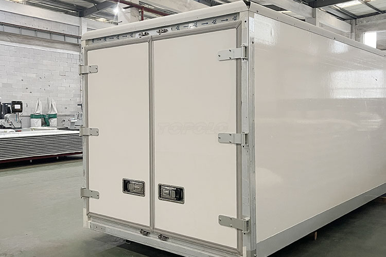 Read more about the article Espuma de PET con fibra de vidrio para puertas batientes de cajas secas
