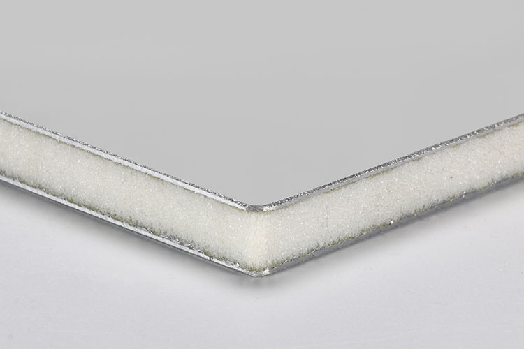 Read more about the article Paneles sándwich de aluminio y PET